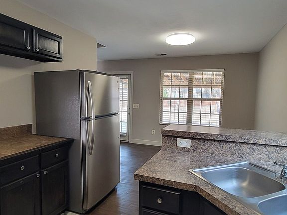 5th image of 99 Sandberg Way