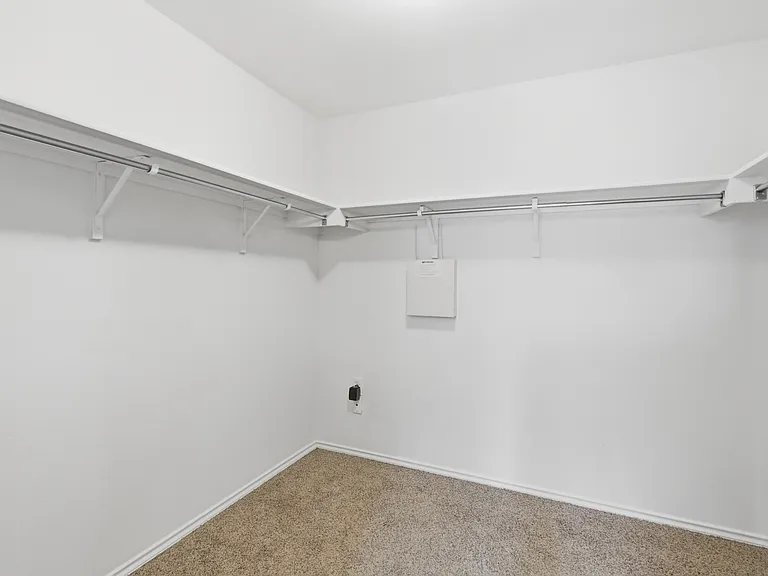 11200 Drumellan St — Photo 25