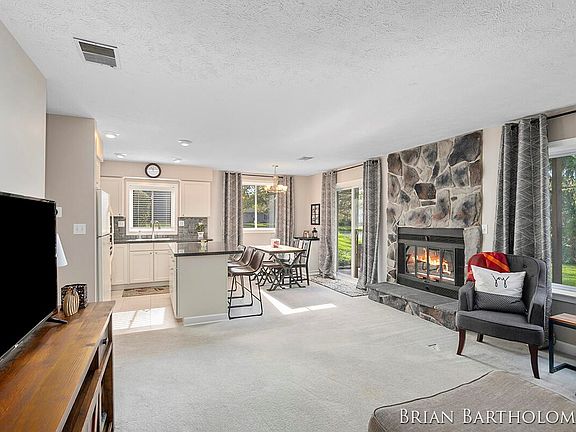 3rd image of 5039 Stauffer Ave SE #37