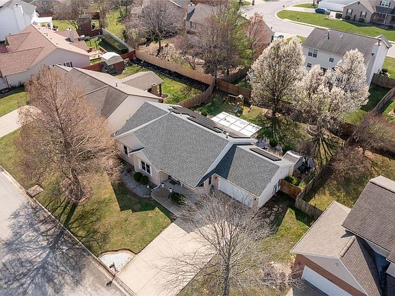 3rd image of 952 Northwestern Ave
