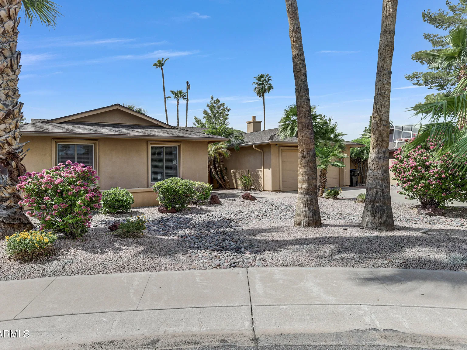 4 bed, 2.0 bath, 2190 sqft, $4,000 — Photo 2