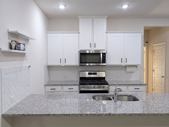 5th image of 2857 Franklin Dr