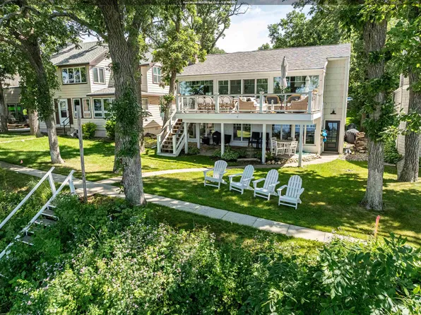 2809 Lake Shore Dr, Okoboji, IA 51355