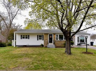 27 Montcalm Rd, Warwick, RI 02889