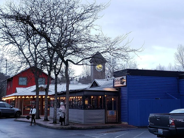 acclaimed breweries and eateries