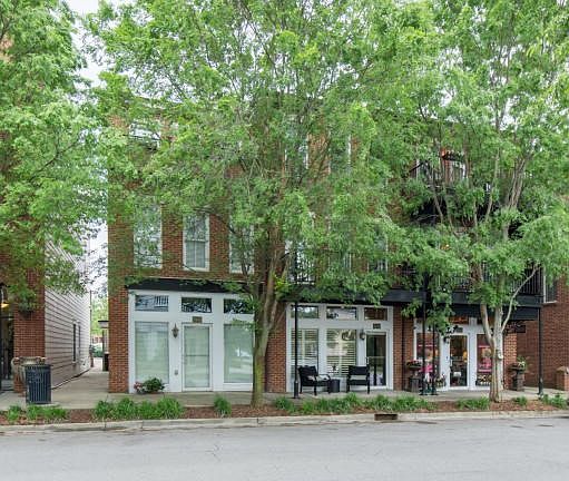 01-9446_Norton_Commons_Blvd-40