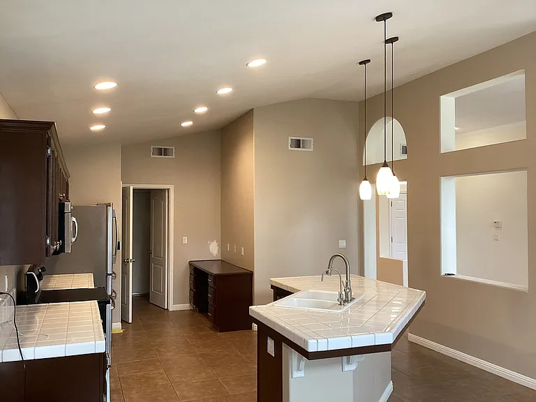 7526 N Ellendale Ave — Photo 12