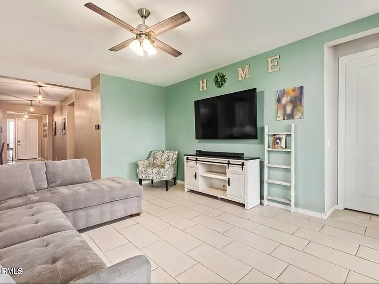 18630 W Lawrence Ln — Photo 4