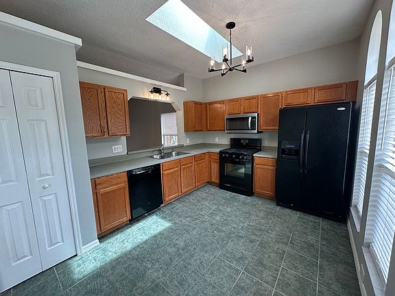 3rd image of 313 Heritage Estates Ln