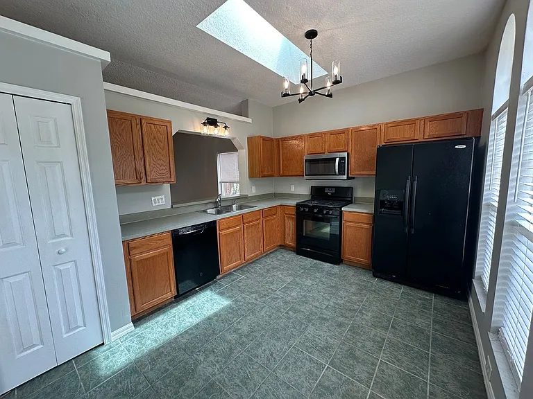 313 Heritage Estates Ln — Photo 3