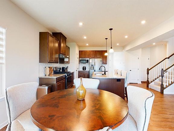 4th image of 2752 Riverstone Dr