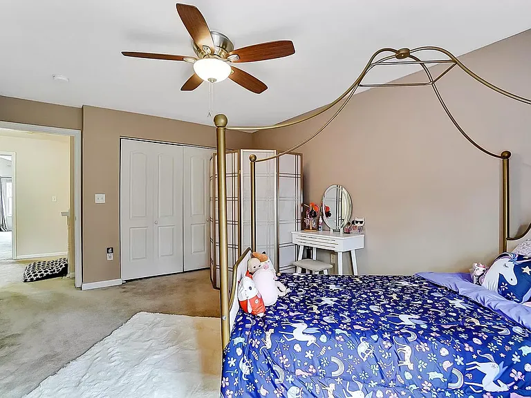 728 Spring Valley Dr — Photo 6
