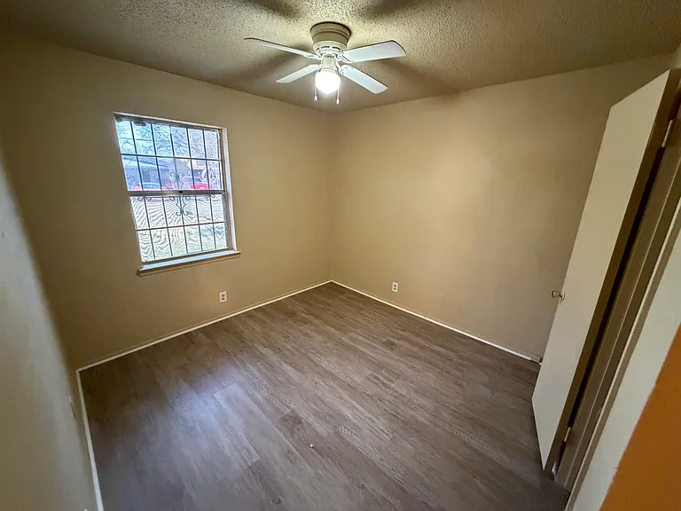 2722 N Saint Augustine Dr — Photo 11