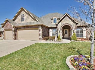 3711 W 108th Ct, Jenks, OK 74037