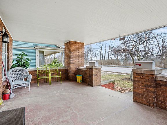5th image of 1224 Lincolnway E