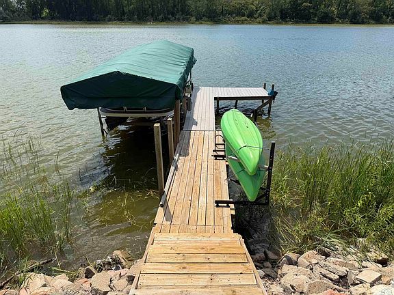 4th image of 361 Lakeshore Dr