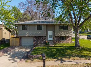 3302 Granada Pkwy, Bellevue, NE 68123