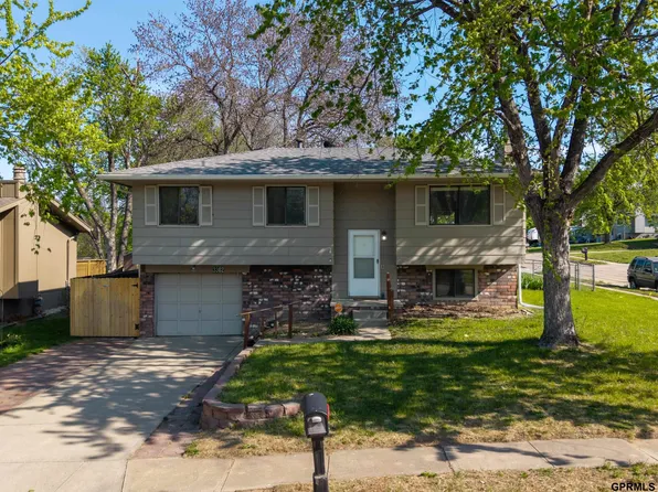 3302 Granada Pkwy, Bellevue, NE 68123