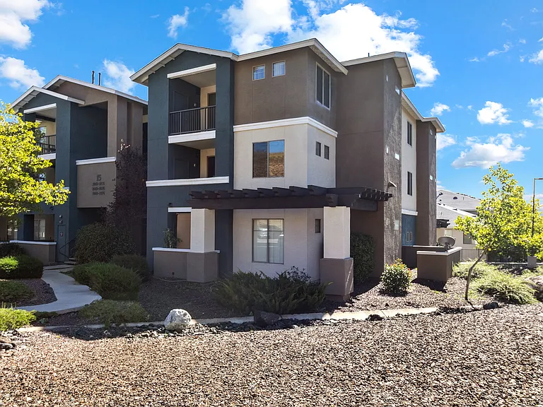 Terraces at Glassford Hill — Photo 38