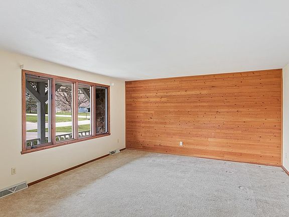 5th image of 1700 Oakview Dr