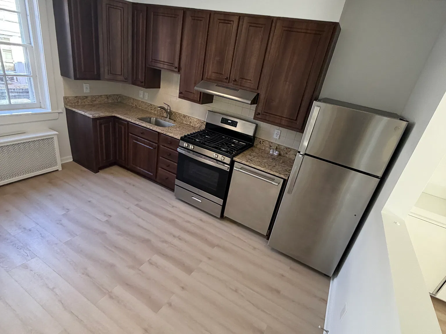 2 bed, 1000 sqft, $3,500 — Photo 2