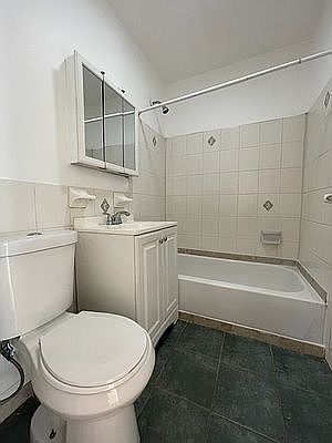 2nd image of 184 Nelson St APT 1