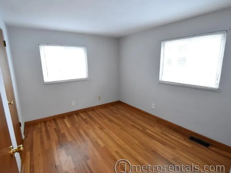 2686-2688 Hibbert Ave — Photo 16