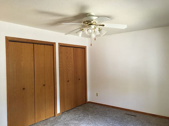 3rd image of 301 Summerhays St