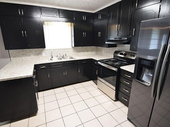 2nd image of 3021 Shady Hill Dr
