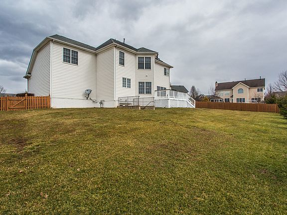 2nd image of 5568 Carlton Oaks Pl
