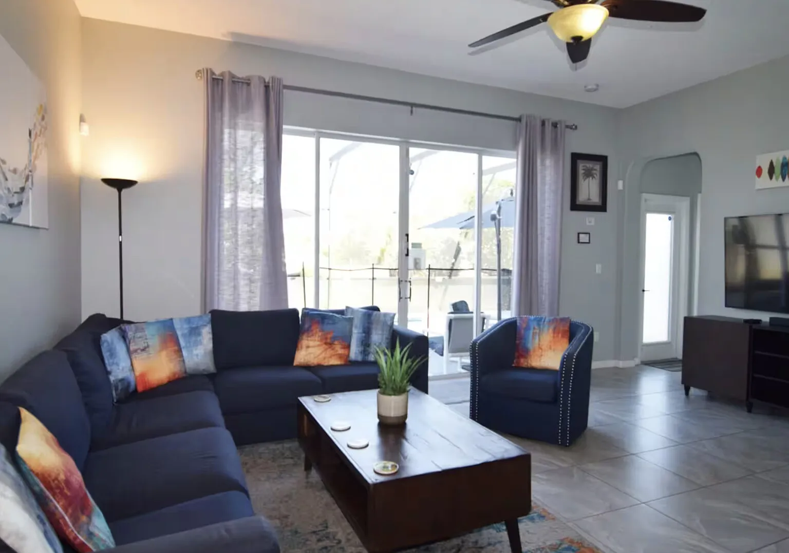 Great 5 Bedroom, Pool Home, Game Room, Disney 9 miles! — Photo 4