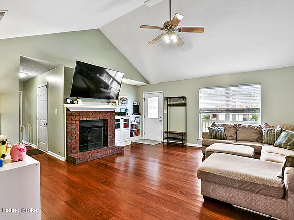 2nd image of 154 Woodfield Cir