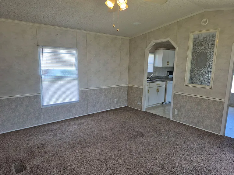 6104 Busiek Rd — Photo 8
