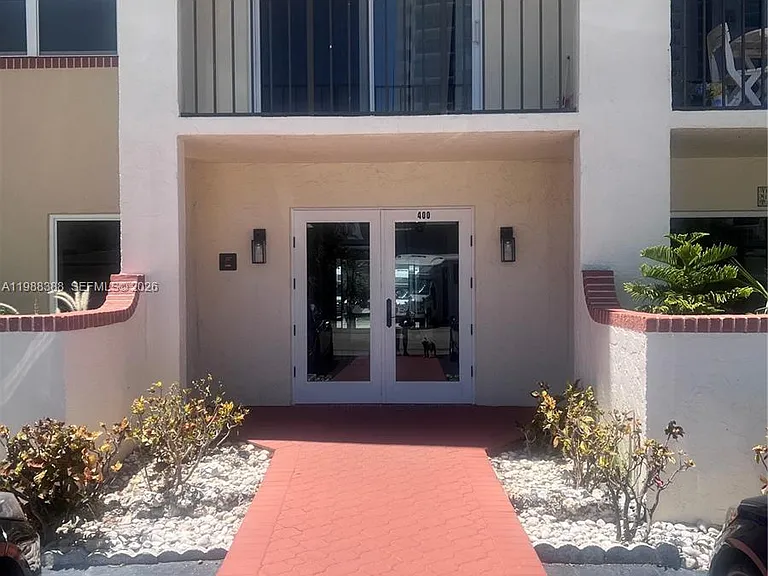 400 N Riverside Dr #214 — Photo 36