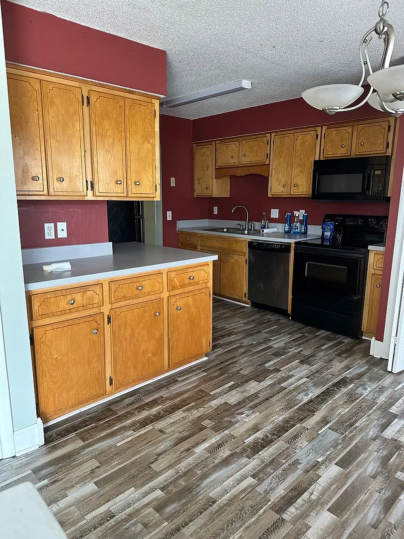 3 bed, 2.5 bath, 1428 sqft, $1,595 — Photo 2
