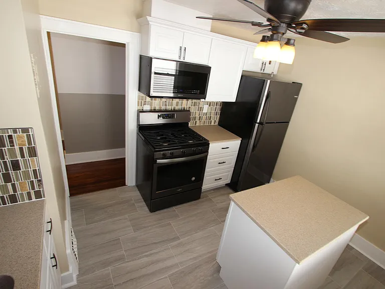 4816 Burt St #1/2-2 — Photo 32