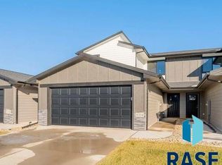 1334 N Kenley Pl, Tea, SD 57064