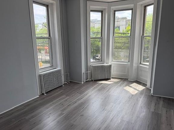 4th image of 125 Palisade Ave #2