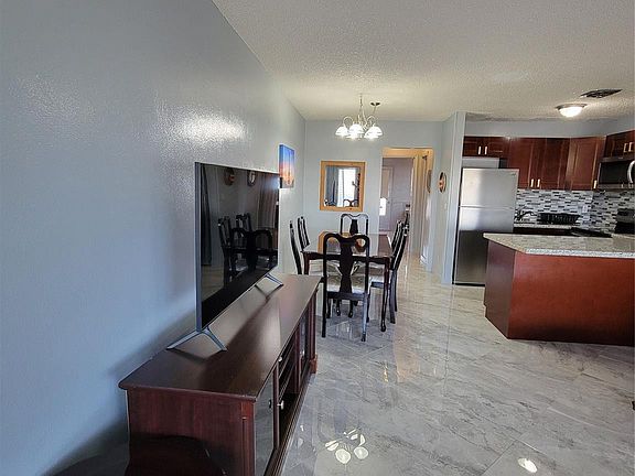 5th image of 800 SW 11th Avenue #17