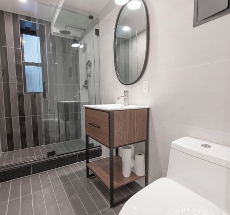 5th image of 152 W 49th St #2R