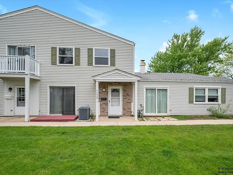 142 Ann Ct #B — Photo 1