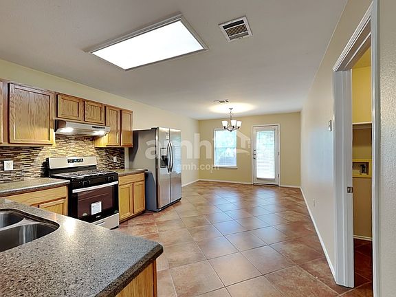 3rd image of 216 Fall Creek Dr