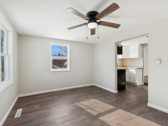 4th image of 189 N La Salle Ave