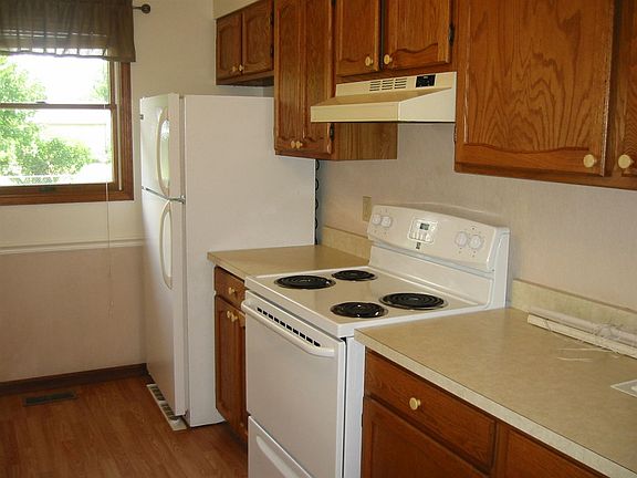4th image of 429 Oatfield Ln