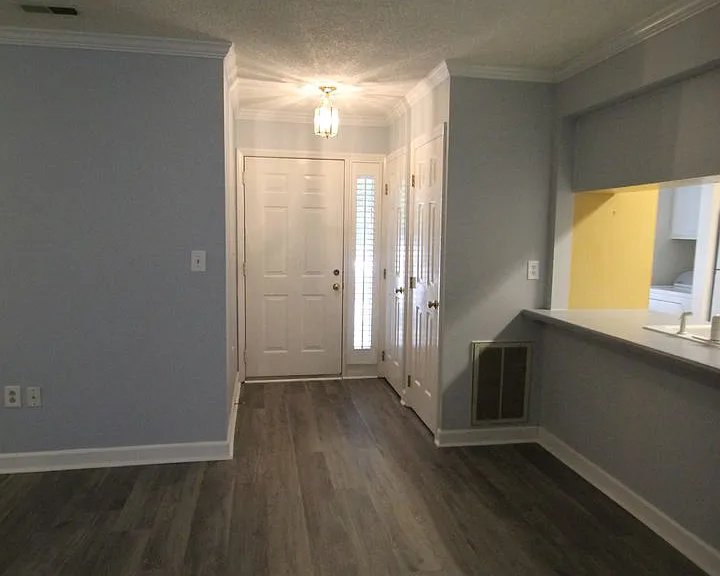 806 Beech Dr — Photo 3