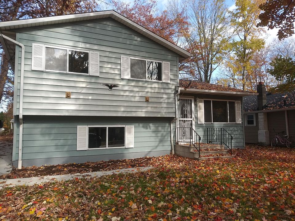 New cement driveway and sidewalk 2022