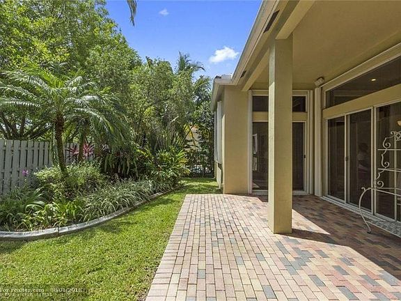 5th image of 1272 Camellia Cir
