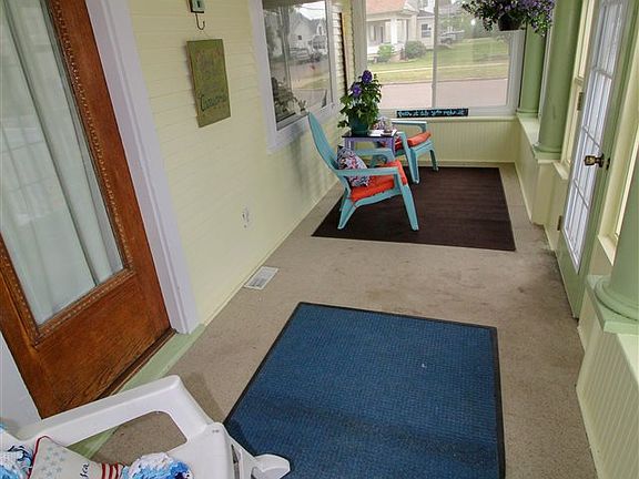 3rd image of 502 1st St NW