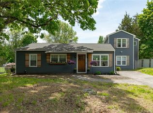 12 Ash Ln, Hyde Park, NY