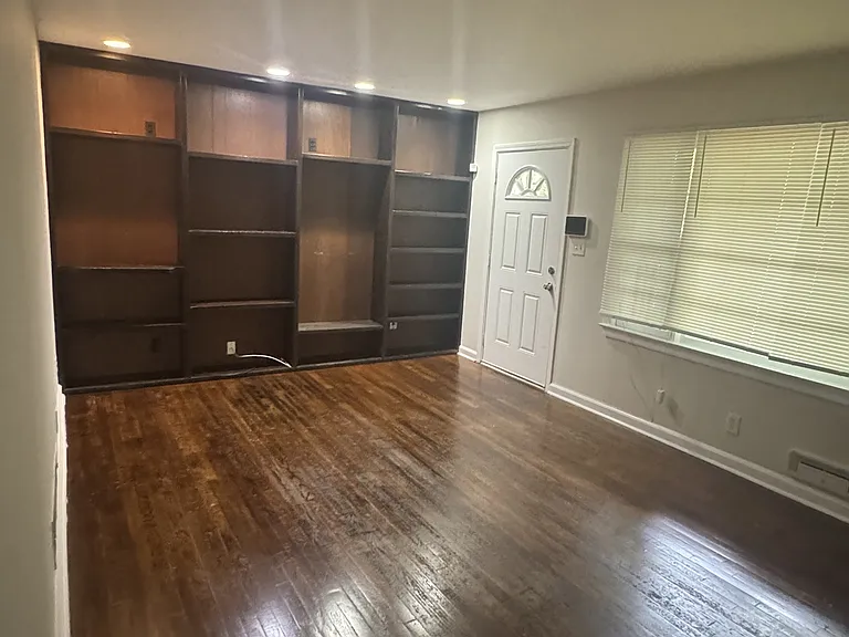 323 Bromack Dr SE — Photo 8